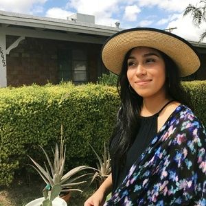 Meet your Posher, Gabriela